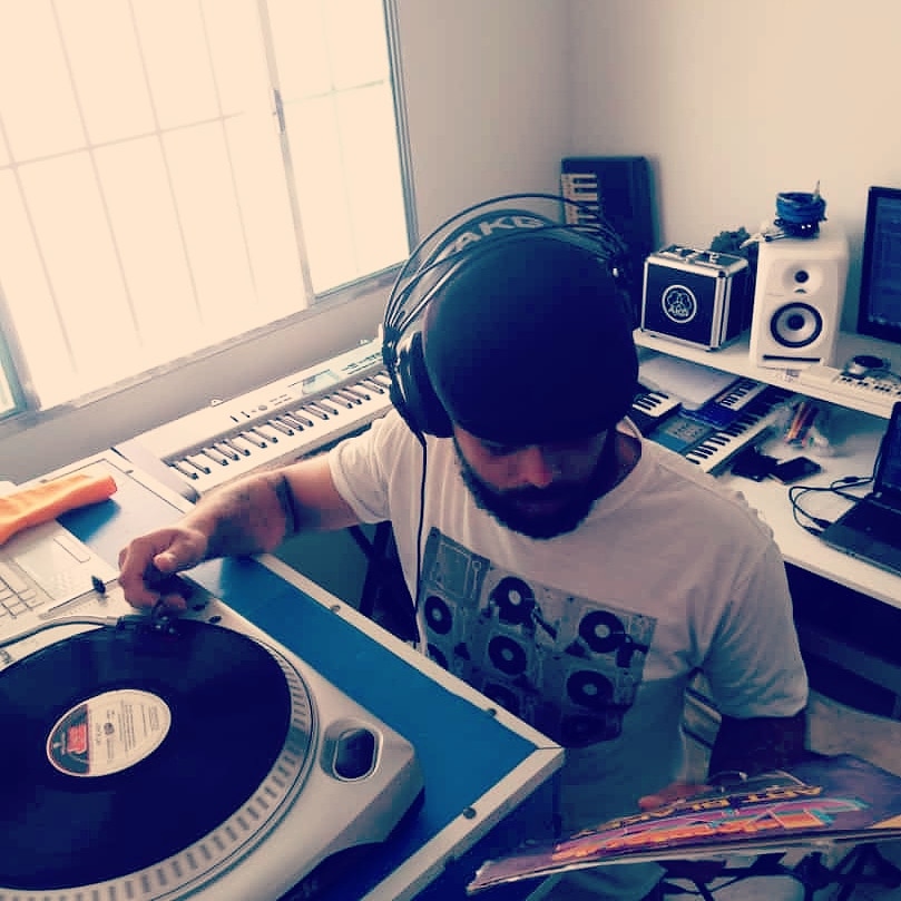 Psico mixando vinis